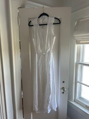 Classic White Sleeveless Linen Midi Dress